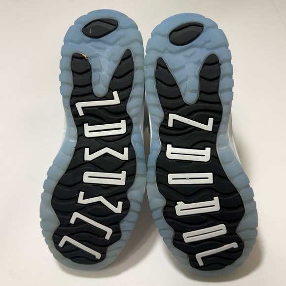 Nike Air Jordan 11 Retro “Legend Blue” Sneakers - Little Kids Size 13.5 - Picture 15 of 16